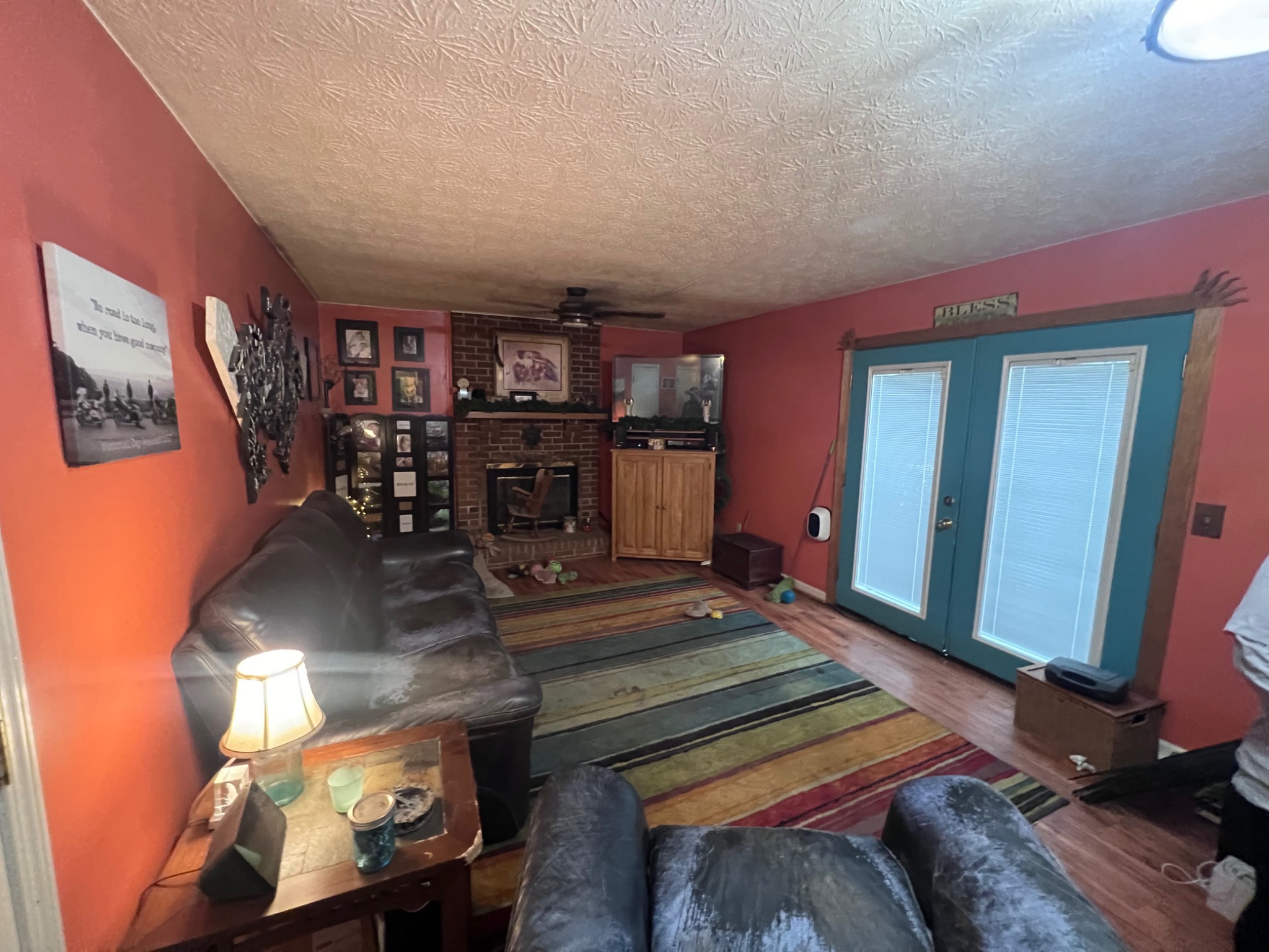Living room before remodeling